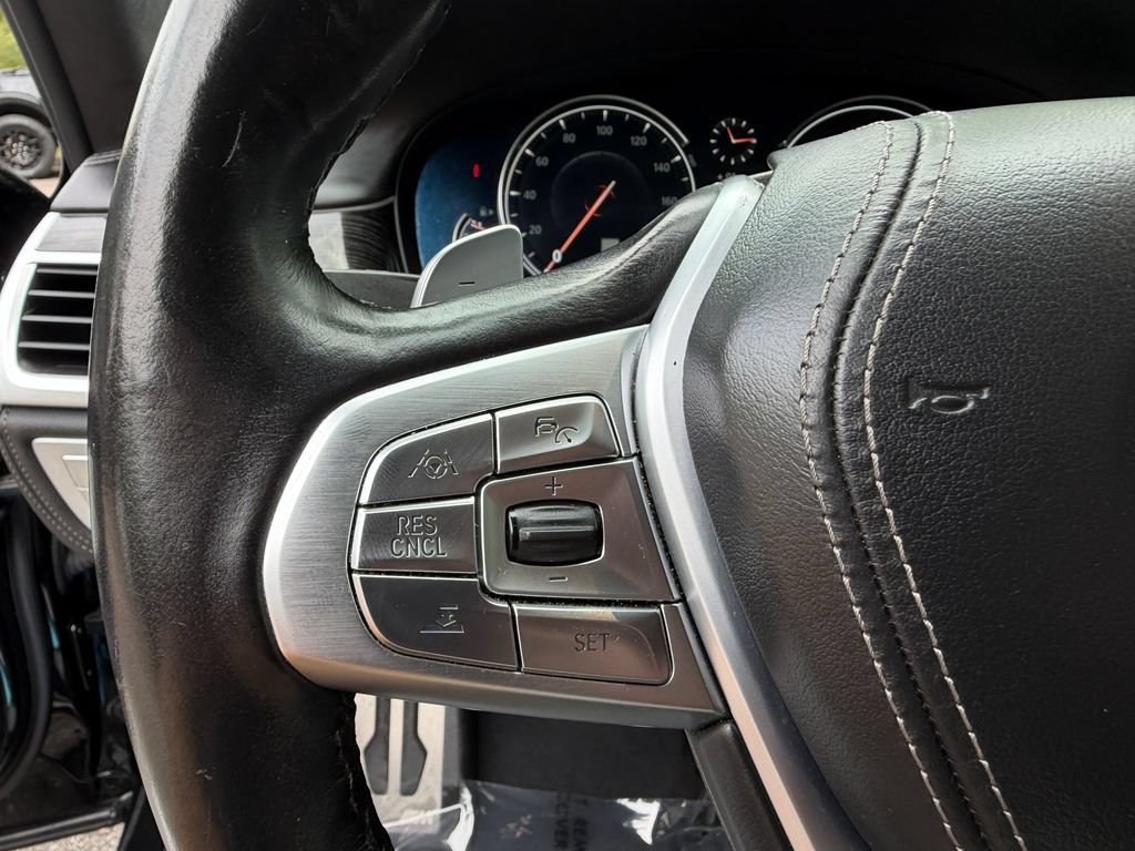 Used 2018 BMW 750i RWD image 26