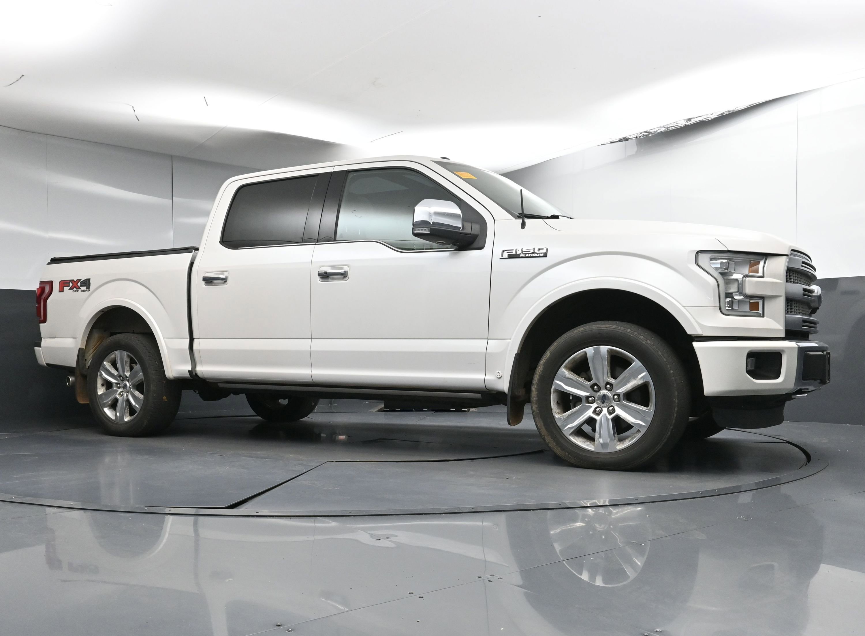 Used 2015 Ford F150 Platinum w/ Equipment Group 701A Luxury image 35