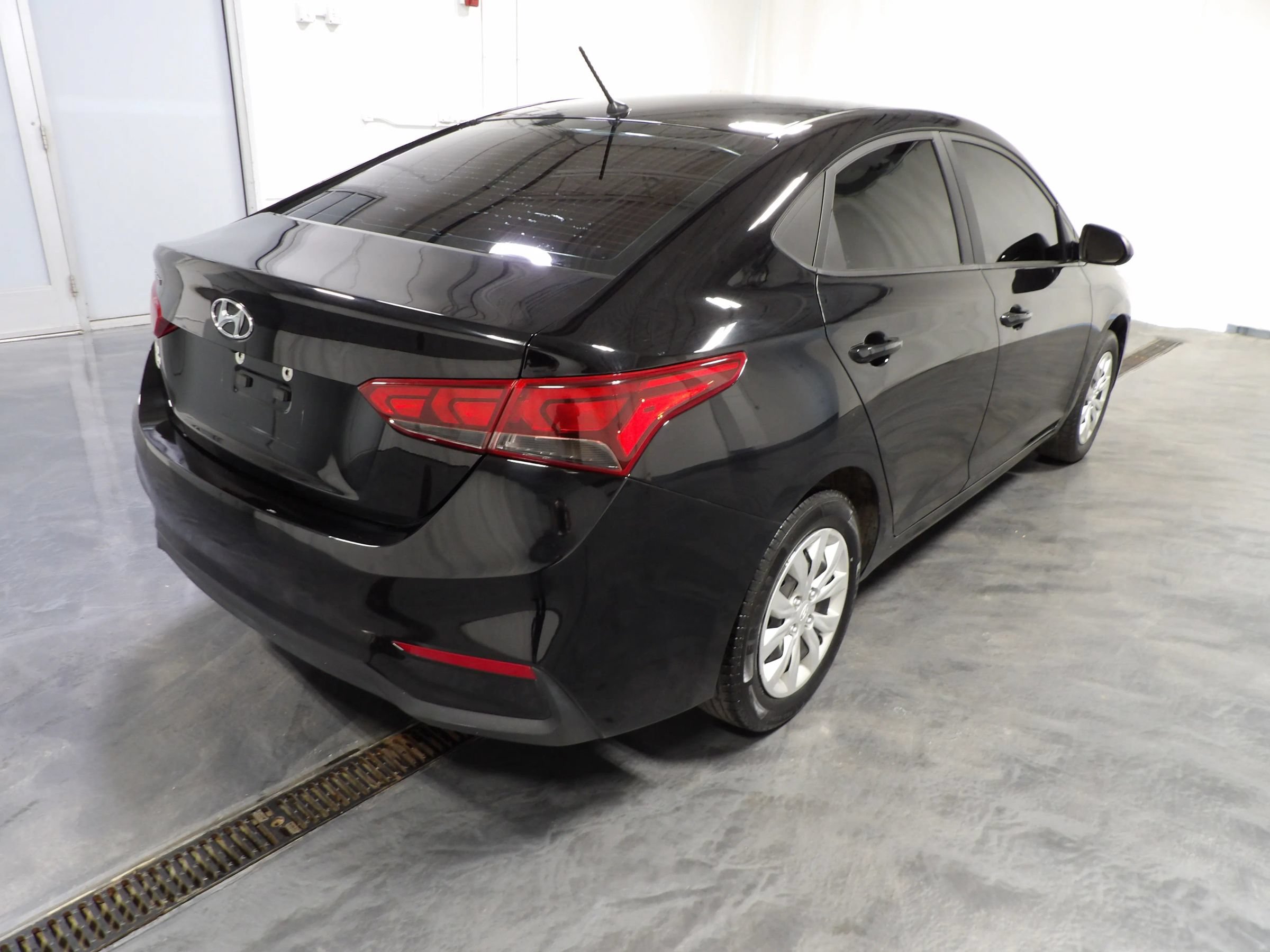 Used 2021 Hyundai Accent SE FWD image 4