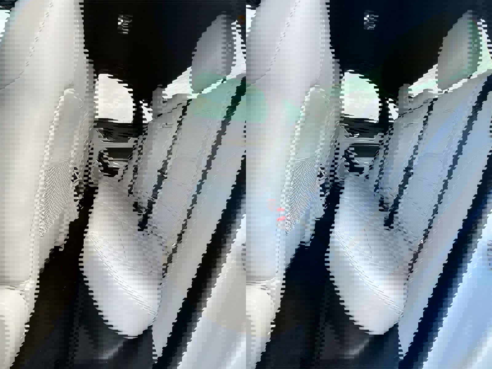 Used 2022 Jaguar XF R-Dynamic SE image 18