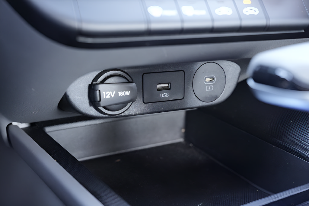 Certified 2024 Hyundai Elantra SEL FWD image 31