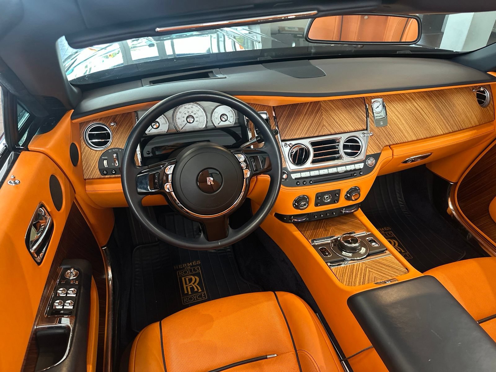 Used 2016 Rolls-Royce Dawn RWD image 11