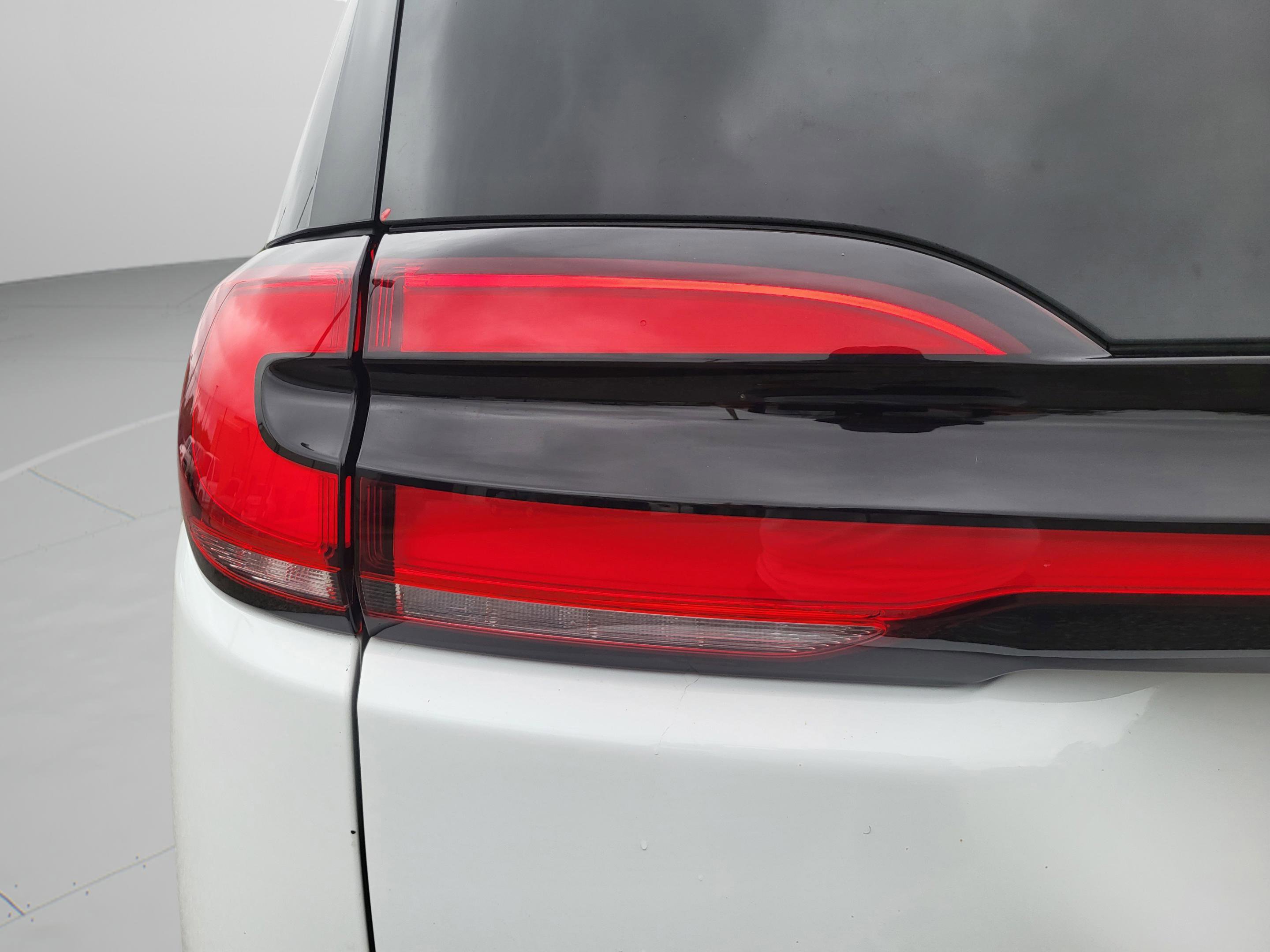 Used 2023 Chrysler Pacifica Touring-L AWD/4WD image 16