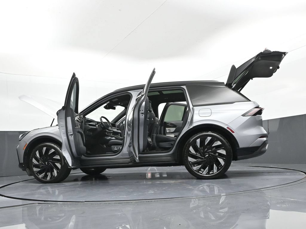 Used 2025 Lincoln Nautilus Reserve AWD/4WD image 55