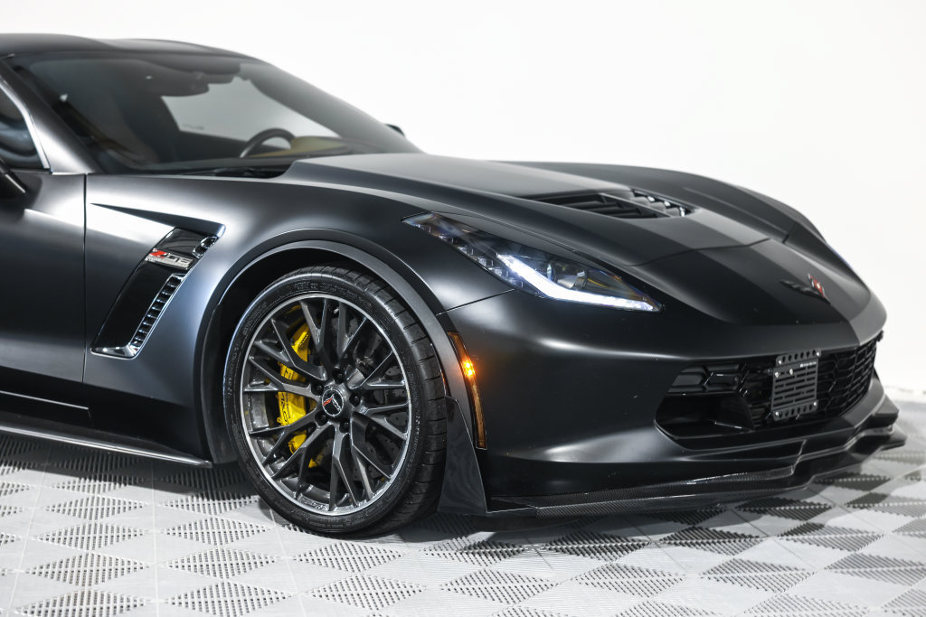 Used 2016 Chevrolet Corvette Z06 w/ 3LZ Preferred Equipment Group RWD image 8