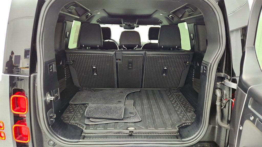 Used 2023 Land Rover Defender 110 S image 27