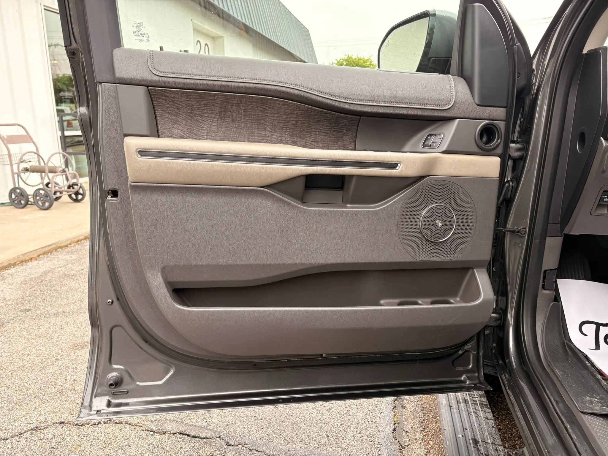 Used 2019 Ford Expedition Limited w/ Special Edition Package AWD/4WD image 15
