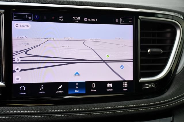 Used 2025 Chrysler Pacifica Limited FWD image 3