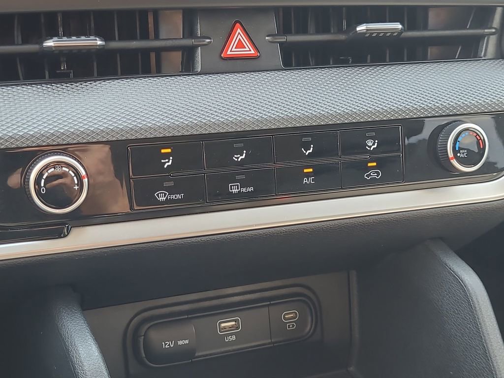 Used 2025 Kia Sportage LX FWD image 13