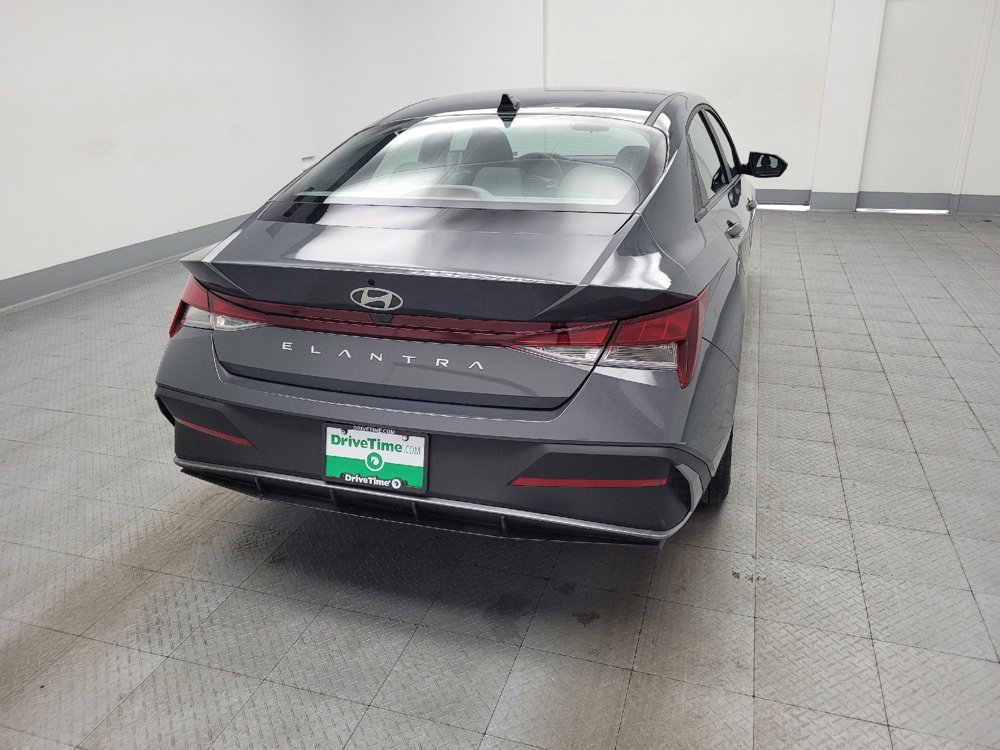 Used 2025 Hyundai Elantra SE FWD image 7