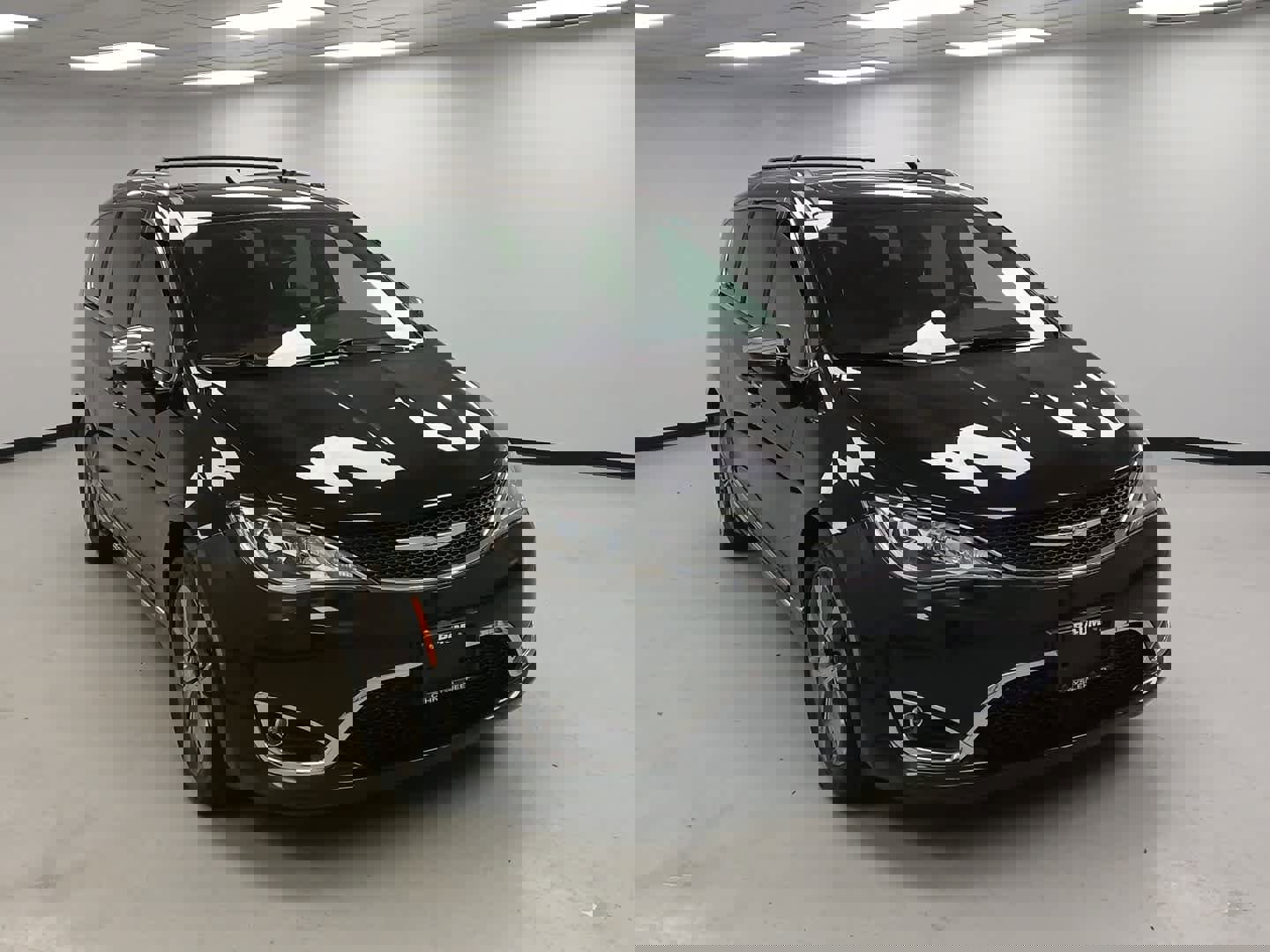 Used 2020 Chrysler Pacifica Limited image 2