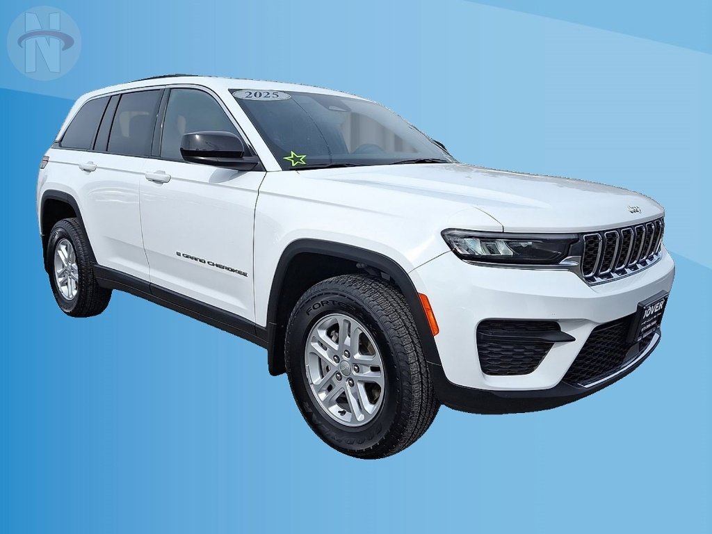 Used 2025 Jeep Grand Cherokee Laredo w/ MOPAR Finishing Package image 1