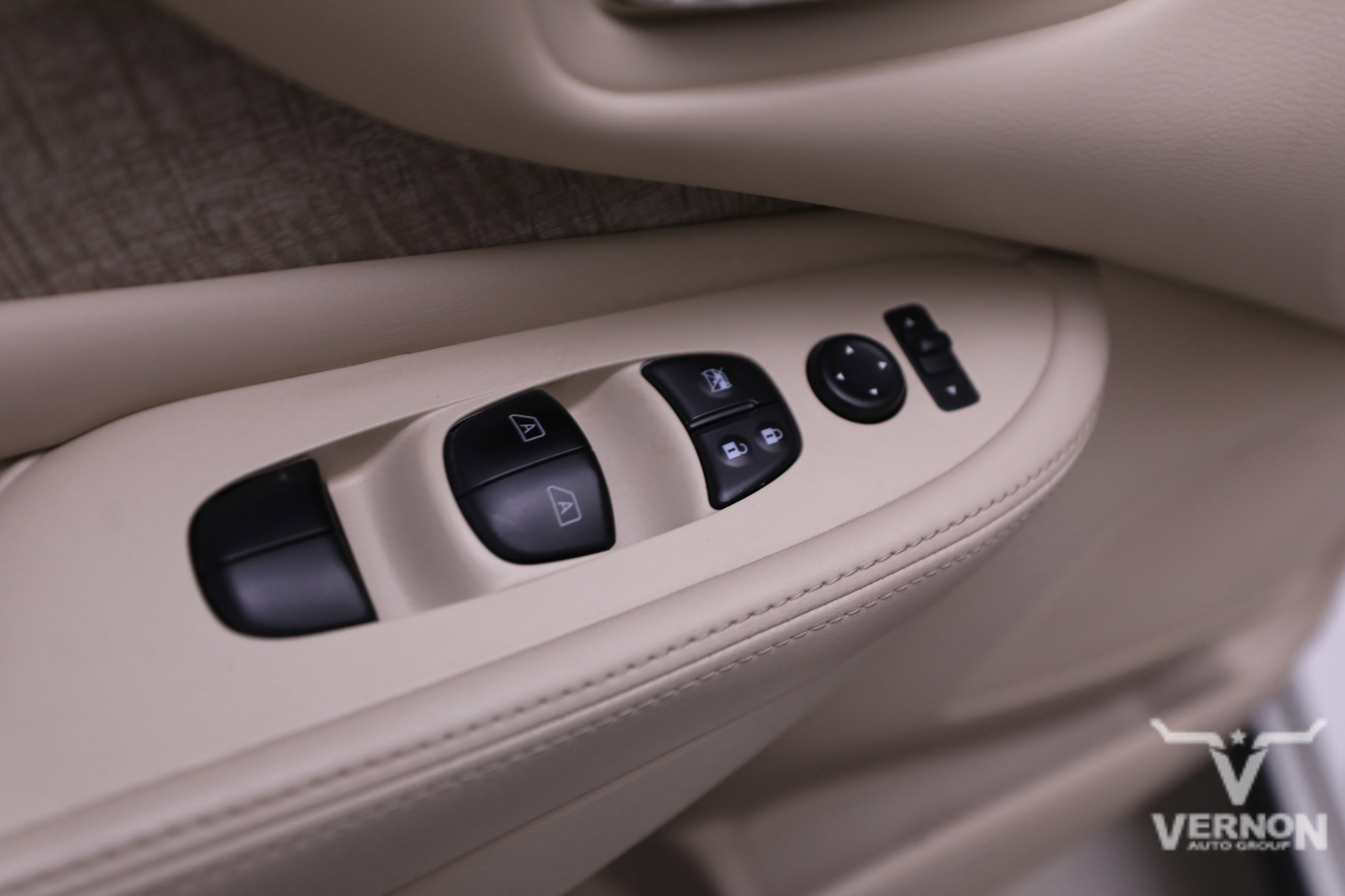 Used 2019 Nissan Murano SV image 17