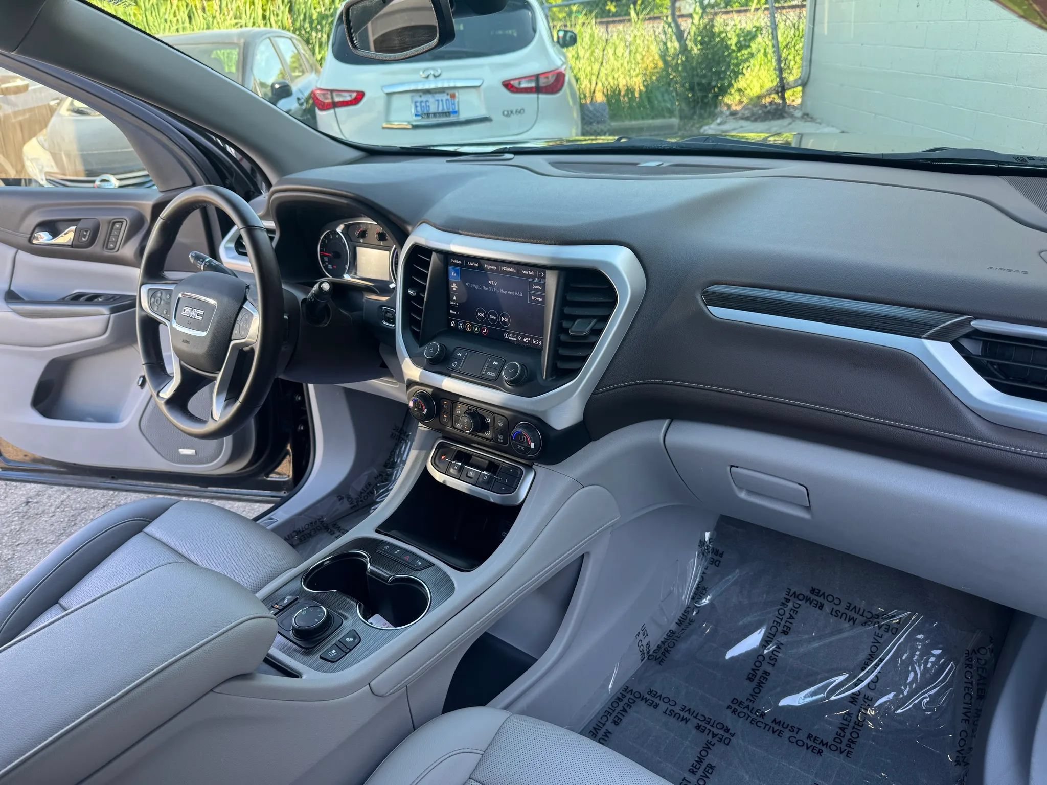 Used 2023 GMC Acadia SLT w/ Preferred Package AWD/4WD image 21