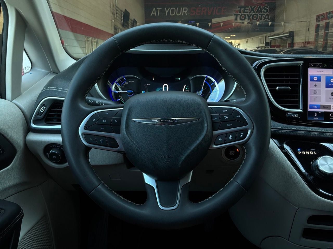 Used 2023 Chrysler Pacifica Touring-L FWD image 41