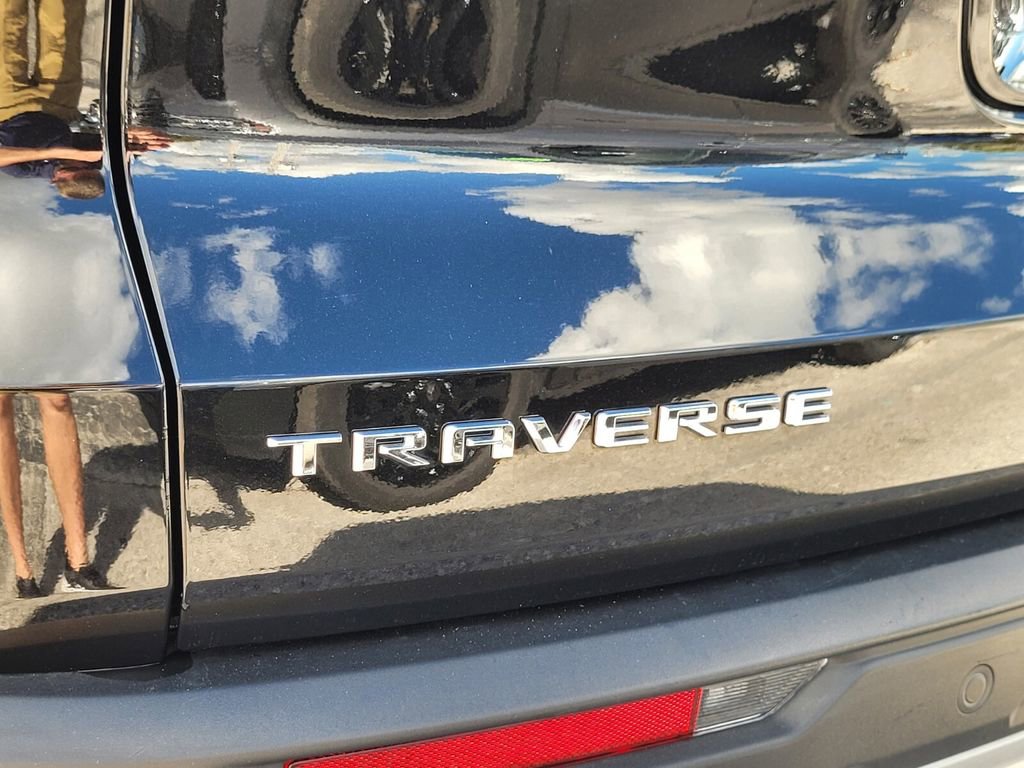 Certified 2025 Chevrolet Traverse LT FWD image 12