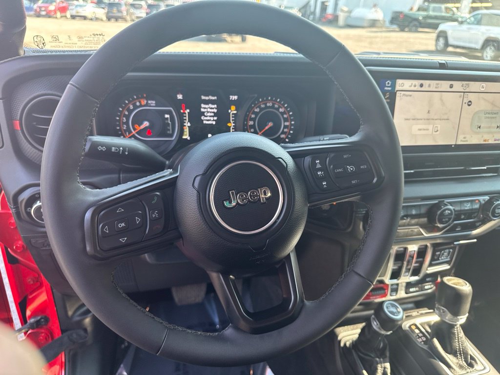 Used 2025 Jeep Gladiator Rubicon w/ Convenience Group AWD/4WD image 16