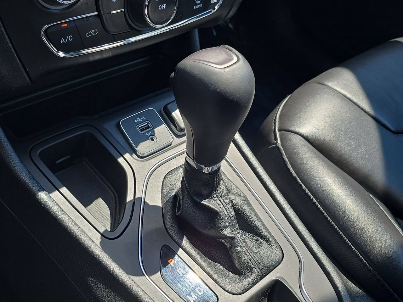 Used 2021 Jeep Cherokee Latitude Plus FWD image 18