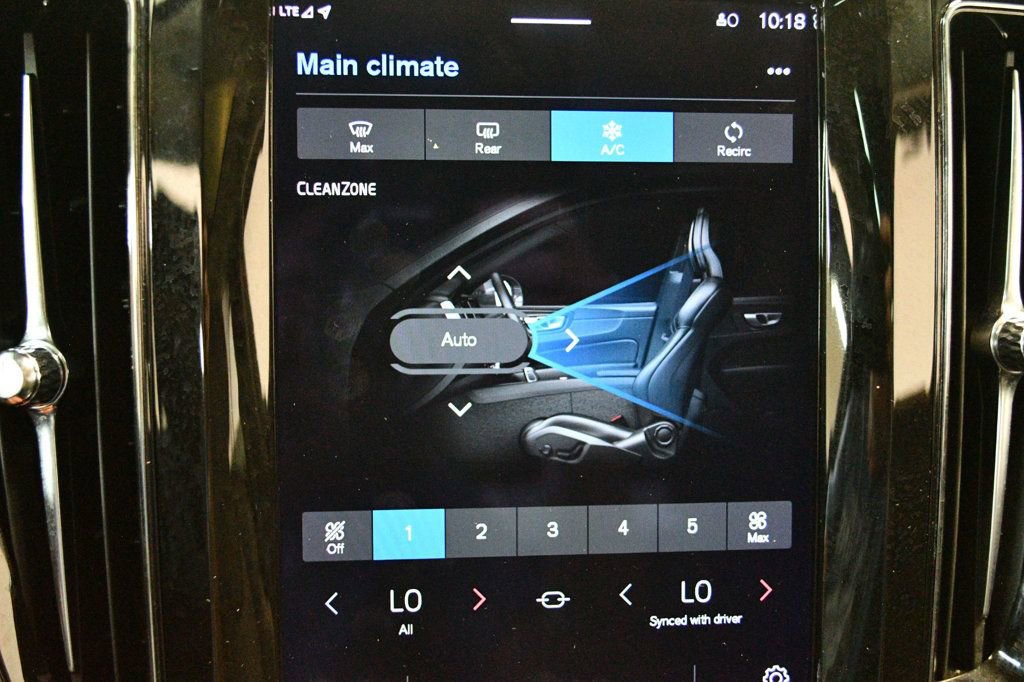 Used 2022 Volvo XC60 B5 Momentum w/ Protection Package Premier image 54