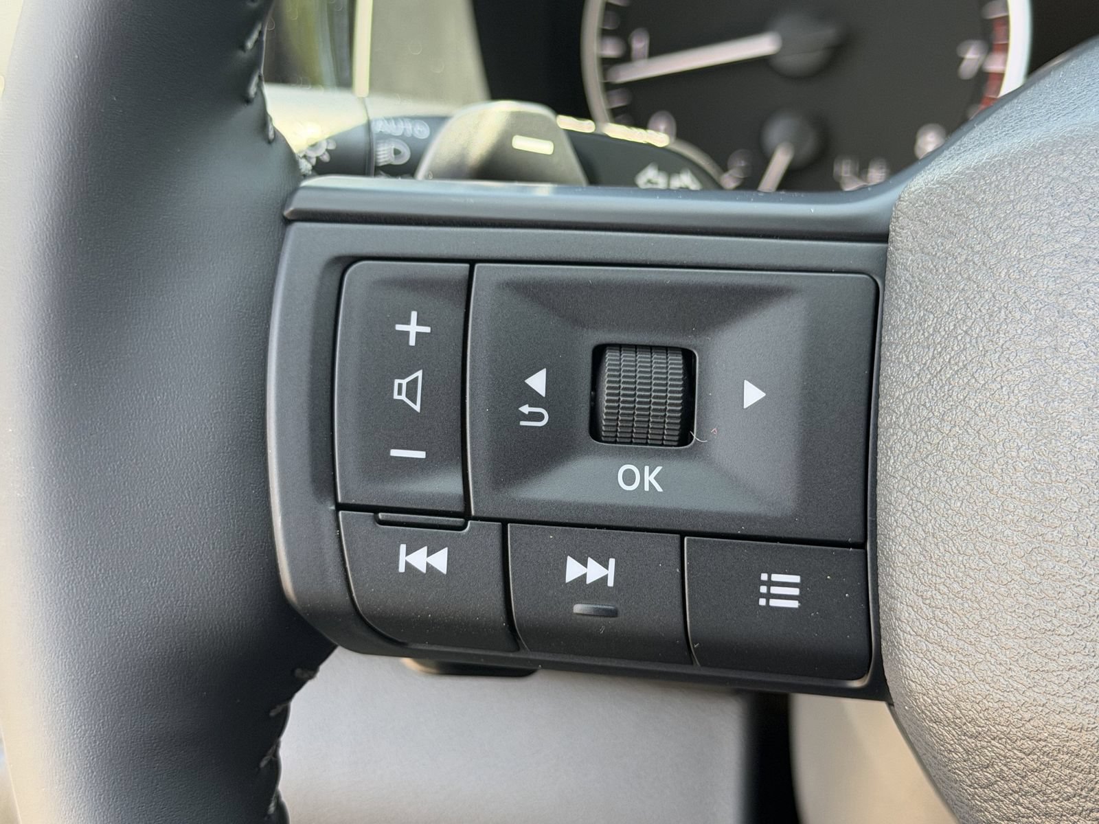 New 2026 Nissan Pathfinder SV FWD image 11