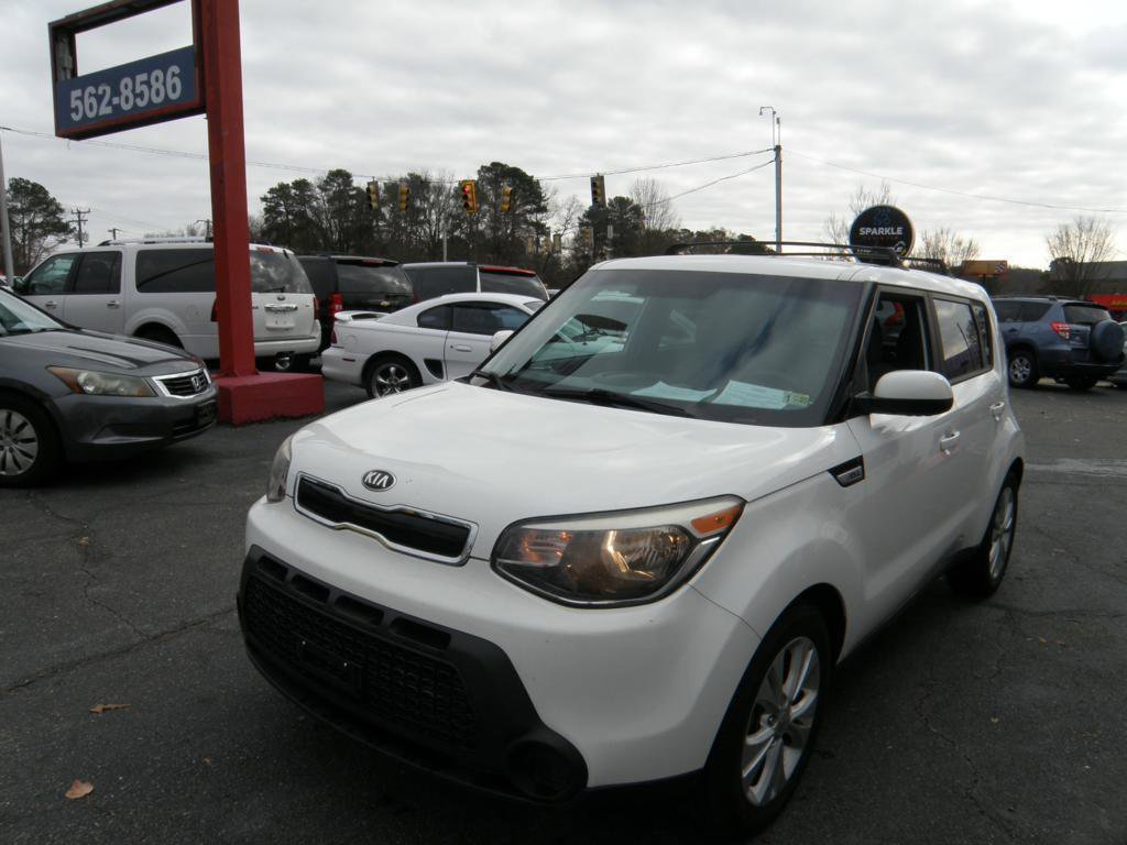 Used 2015 Kia Soul + image 6