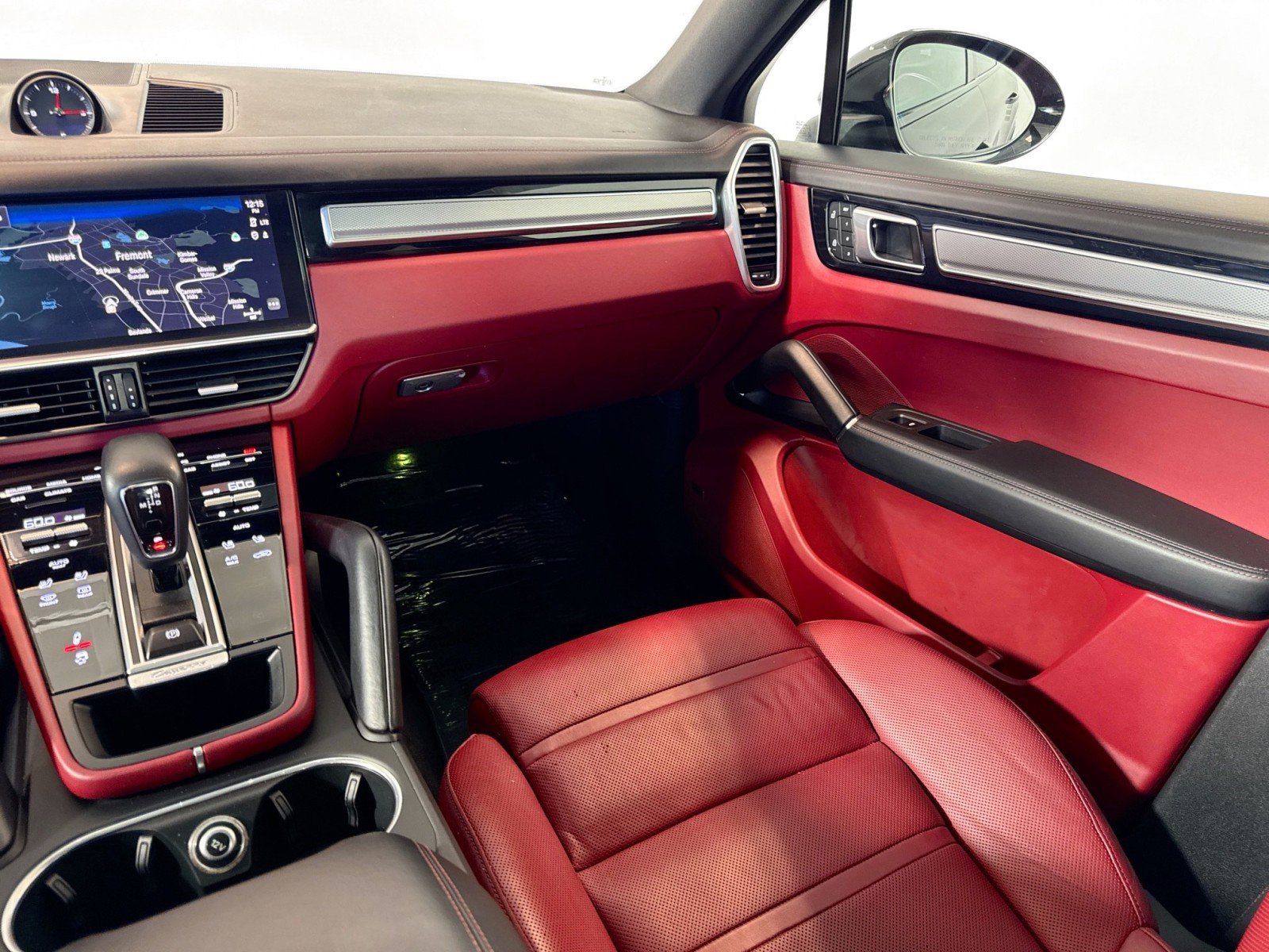 Used 2023 Porsche Cayenne Platinum Edition image 21