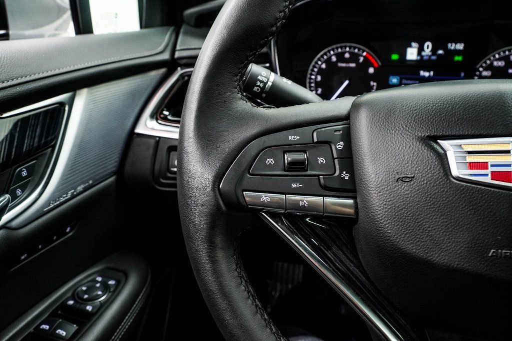 Used 2025 Cadillac XT6 Premium Luxury image 35