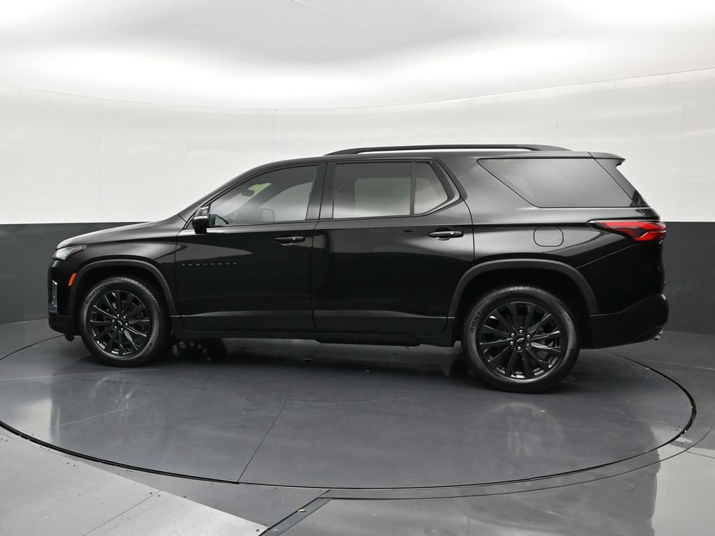 Used 2022 Chevrolet Traverse RS FWD image 2