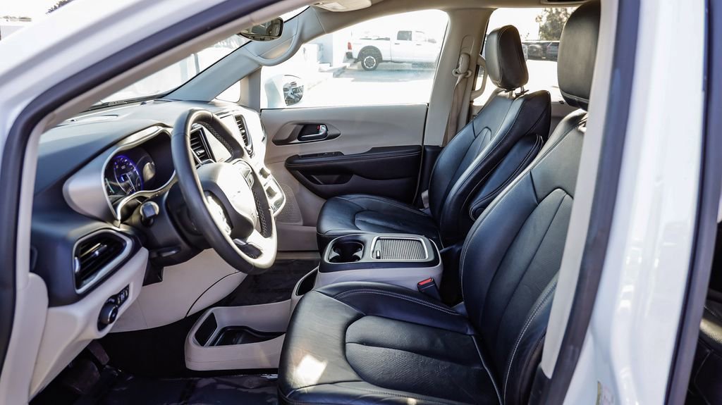 Used 2022 Chrysler Pacifica Touring-L FWD image 21