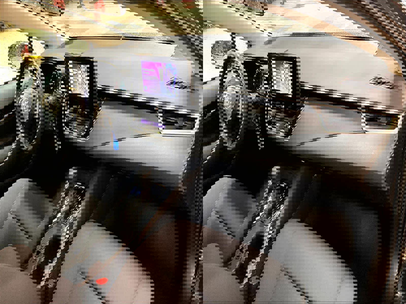 Used 2025 Toyota Corolla LE image 14