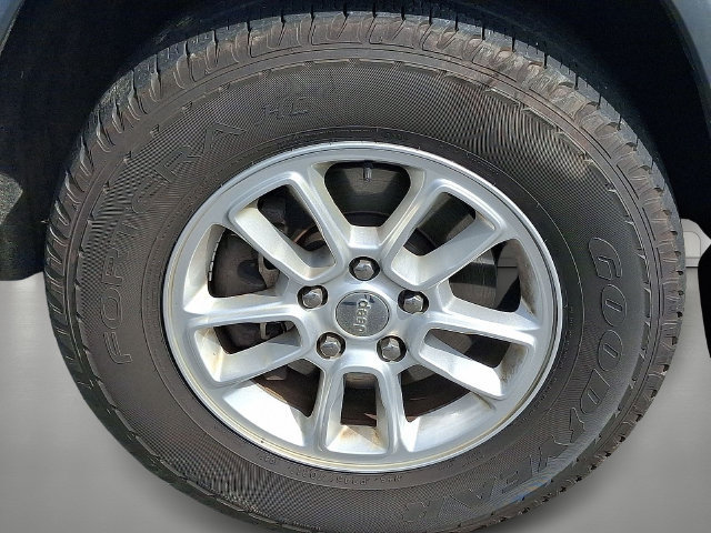 Used 2019 Jeep Grand Cherokee Laredo AWD/4WD image 8