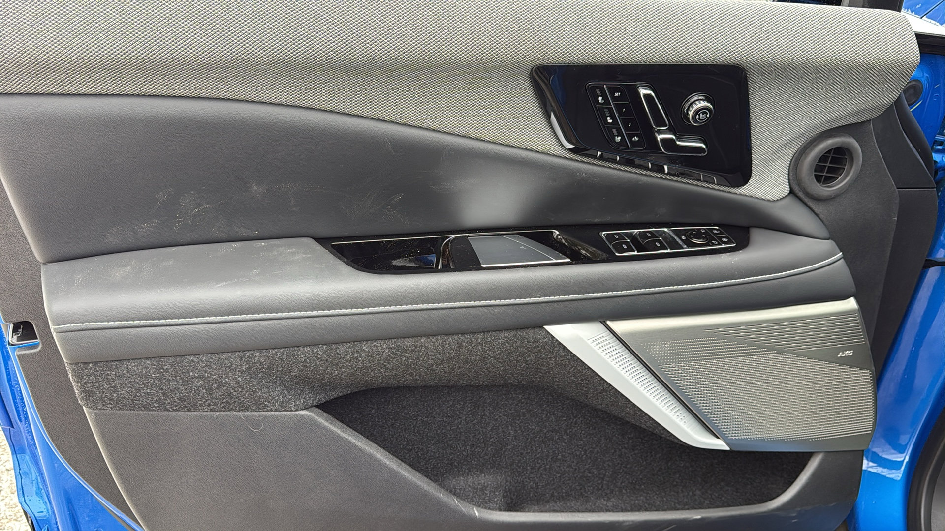 New 2026 Cadillac Optiq Luxury 2 image 10