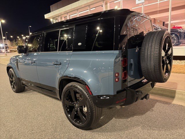 Used 2024 Land Rover Defender 110 X-Dynamic SE image 3