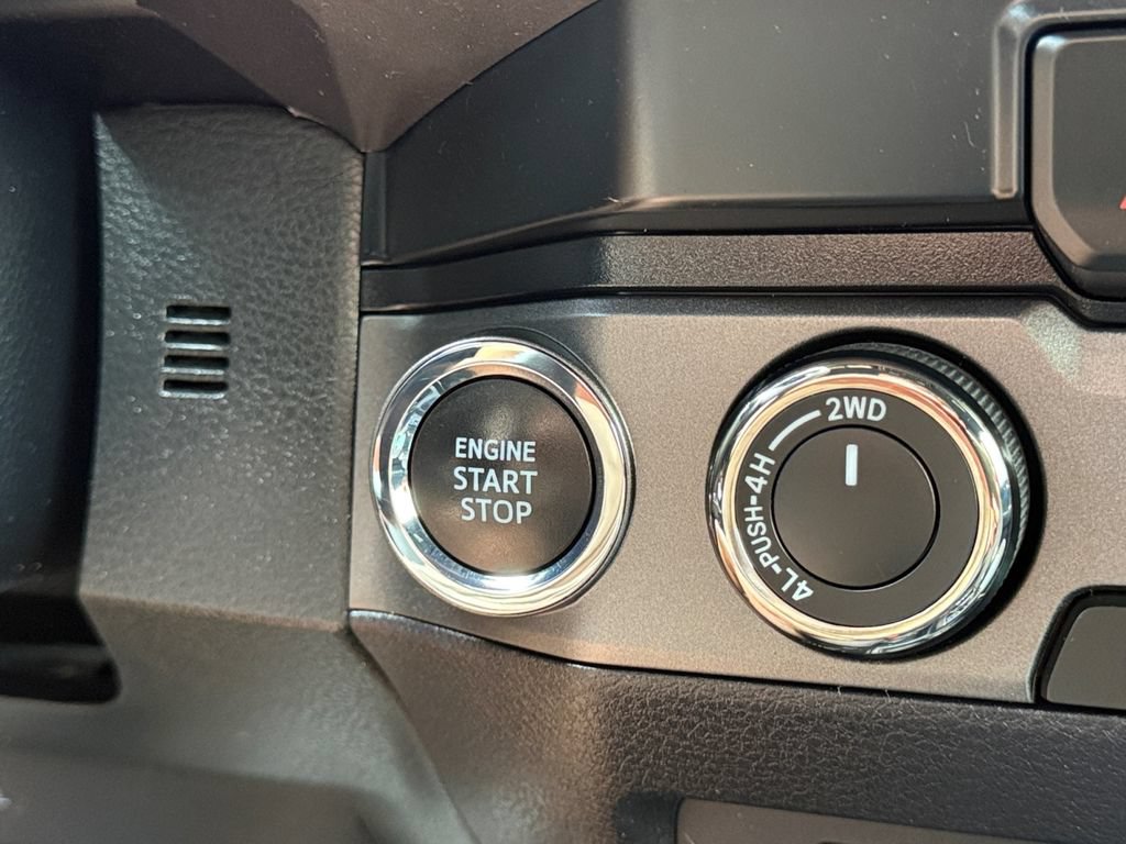 Used 2019 Toyota Tacoma TRD Off-Road w/ Technology Package AWD/4WD image 18