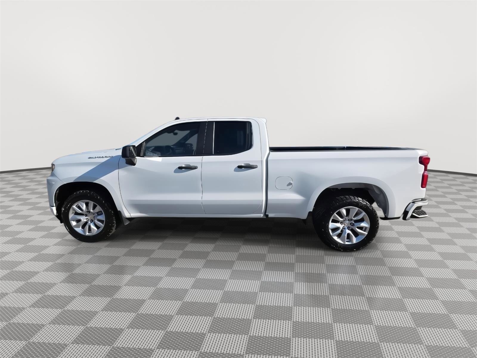 Used 2021 Chevrolet Silverado 1500 Custom image 9