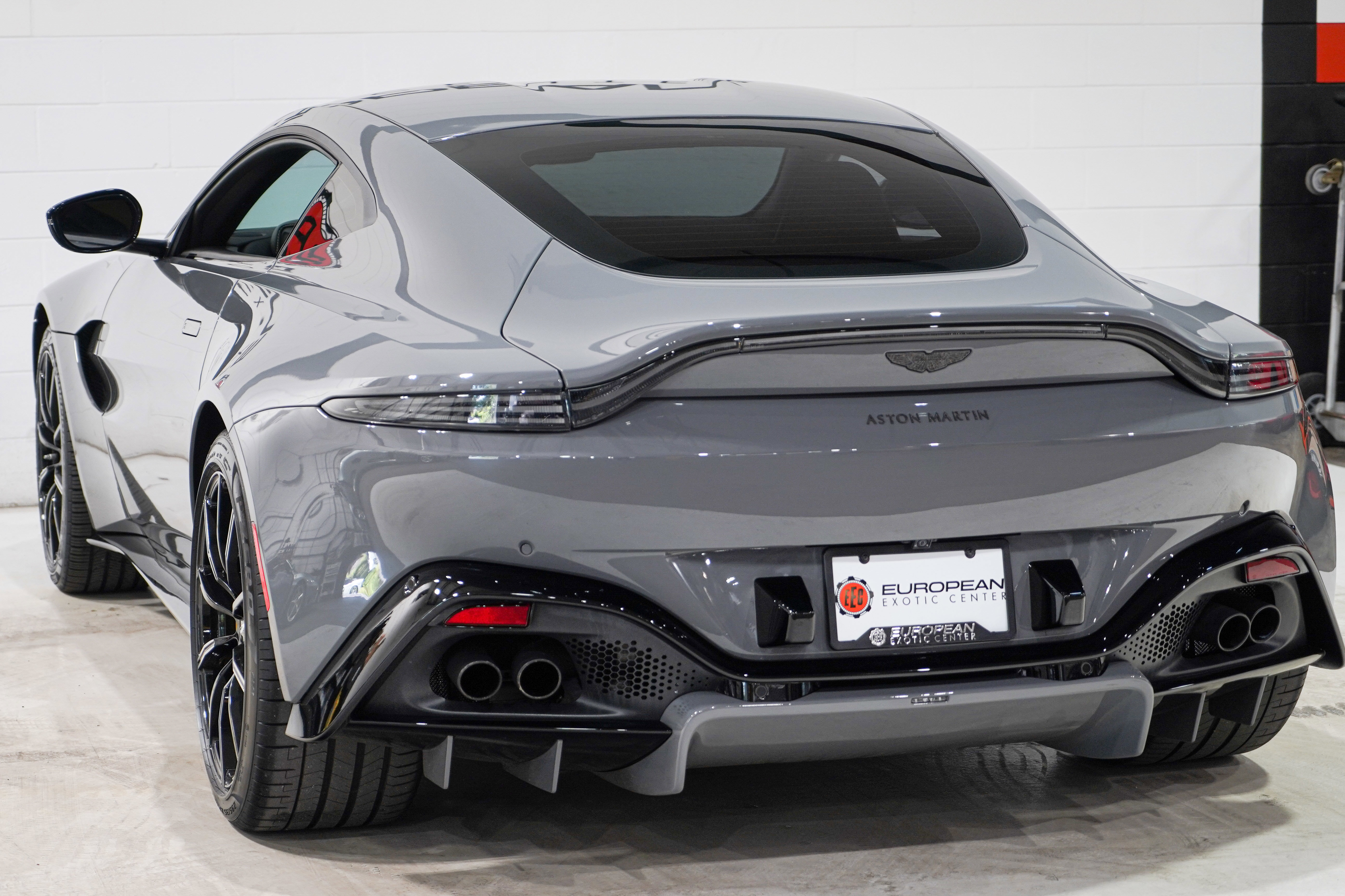 Used 2020 Aston Martin V8 Vantage Coupe RWD image 35