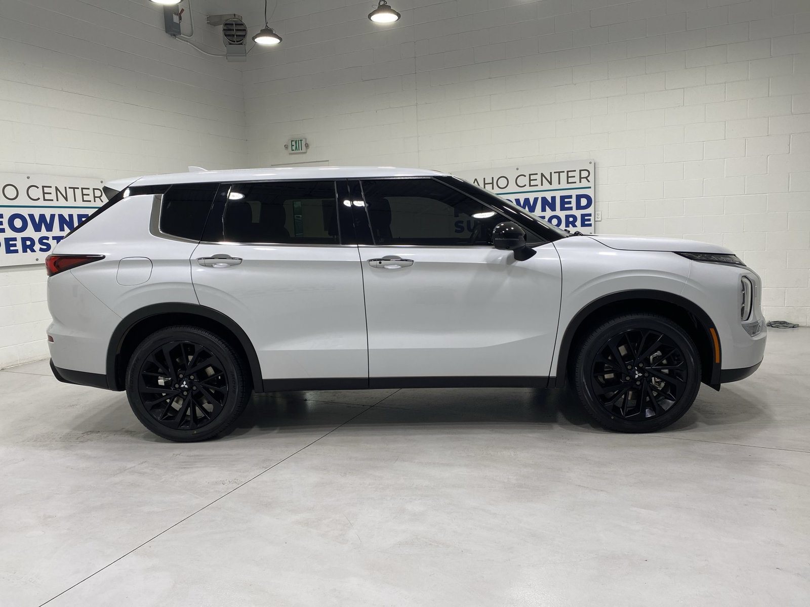 Used 2024 Mitsubishi Outlander SE Black Edition AWD/4WD image 9