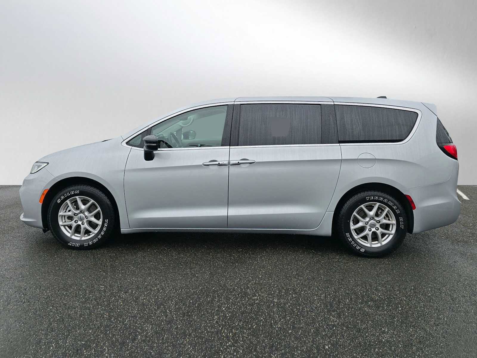 Used 2024 Chrysler Pacifica Touring-L image 4