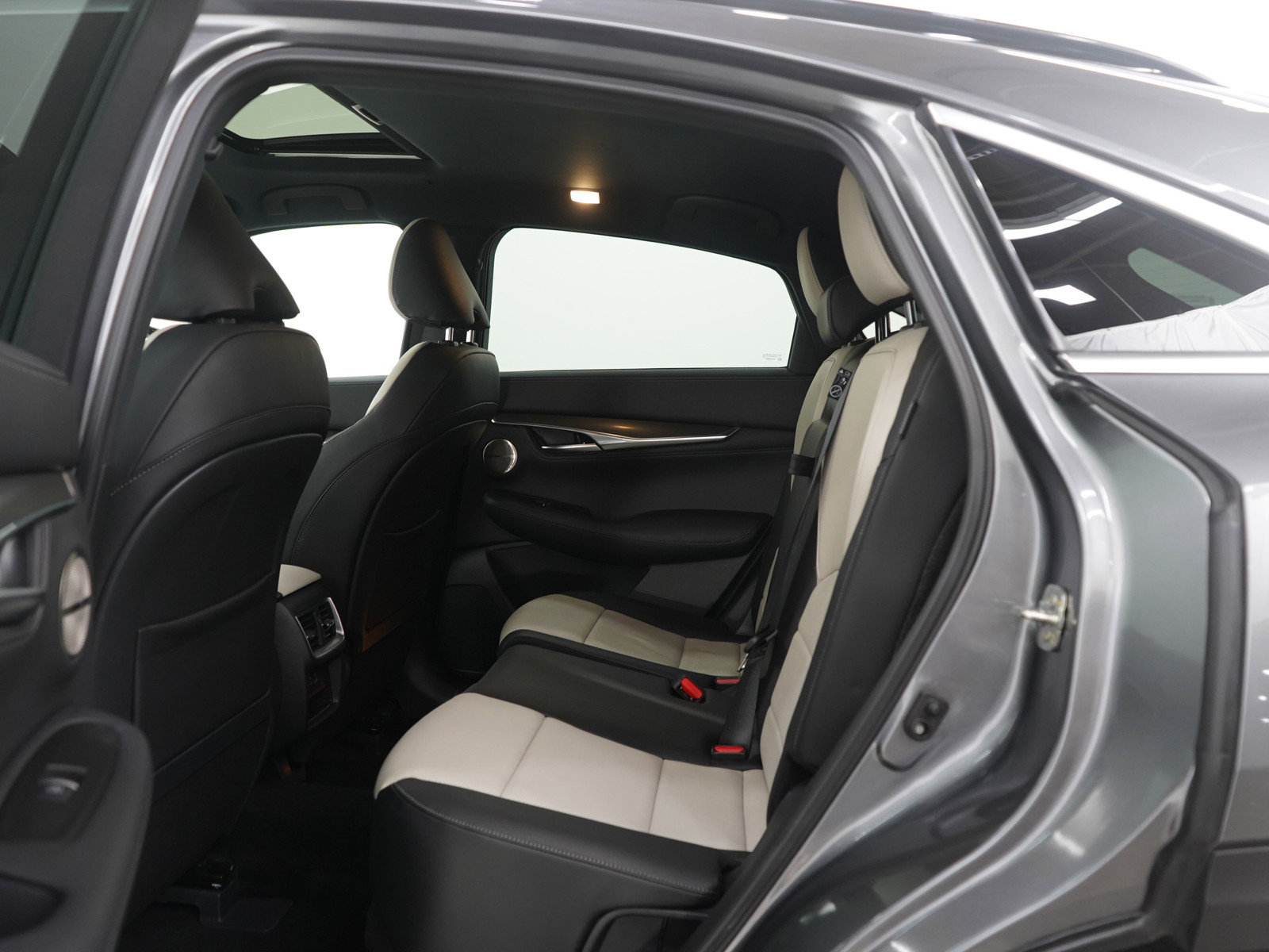 Used 2025 INFINITI QX55 Essential image 19