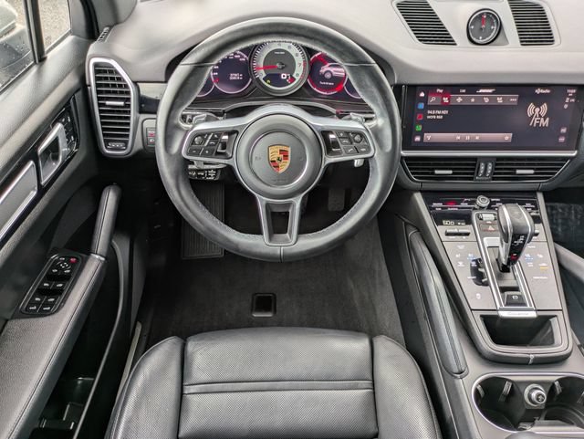 Used 2022 Porsche Cayenne AWD/4WD image 16