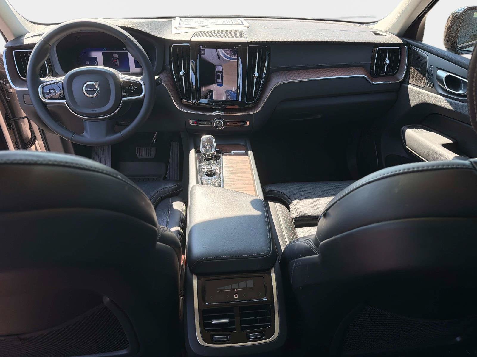 Certified 2024 Volvo XC60 B5 Ultimate w/ Protection Package Premier AWD/4WD image 17