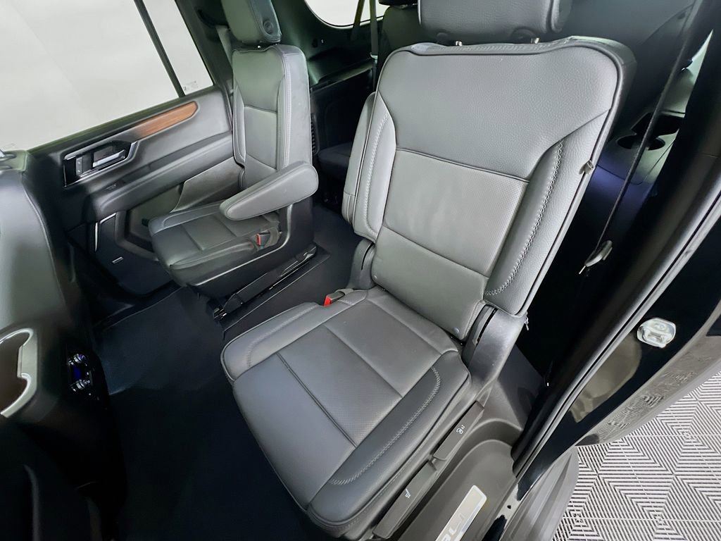 Used 2025 GMC Yukon XL Denali AWD/4WD image 25