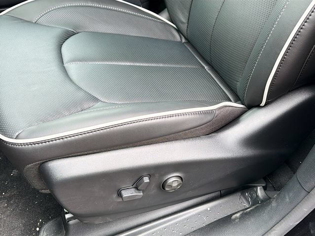 New 2026 Chrysler Pacifica Limited w/ Uconnect Theater Family Group FWD image 23