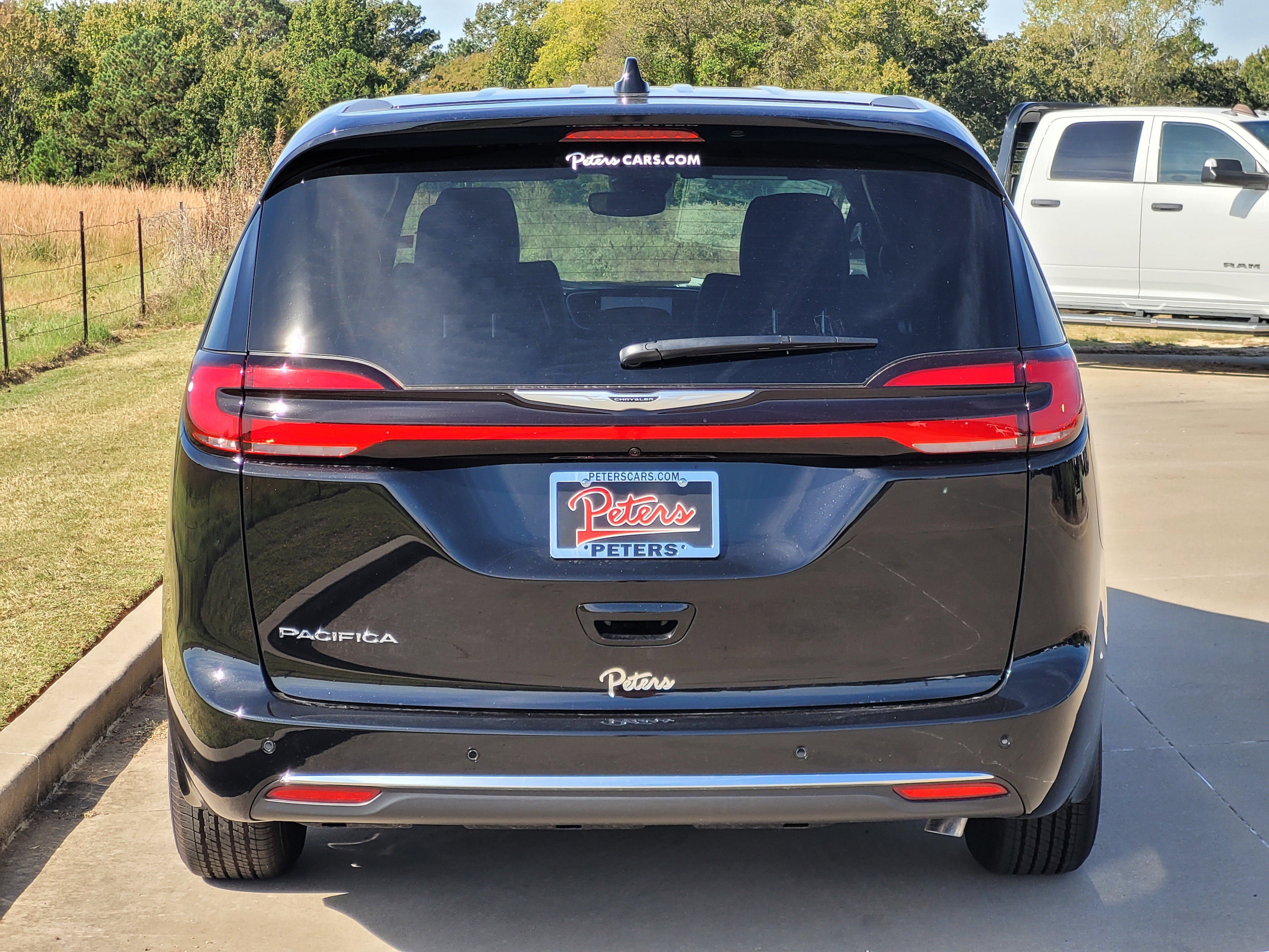 New 2025 Chrysler Pacifica Select image 4