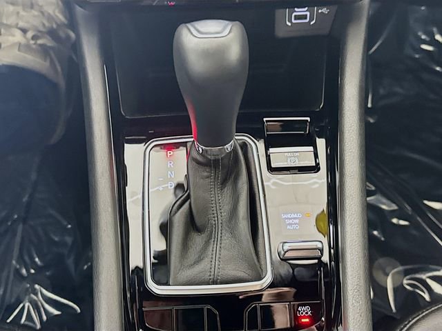 Used 2025 Jeep Compass Limited image 16