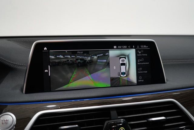 Used 2020 BMW 745e xDrive image 28