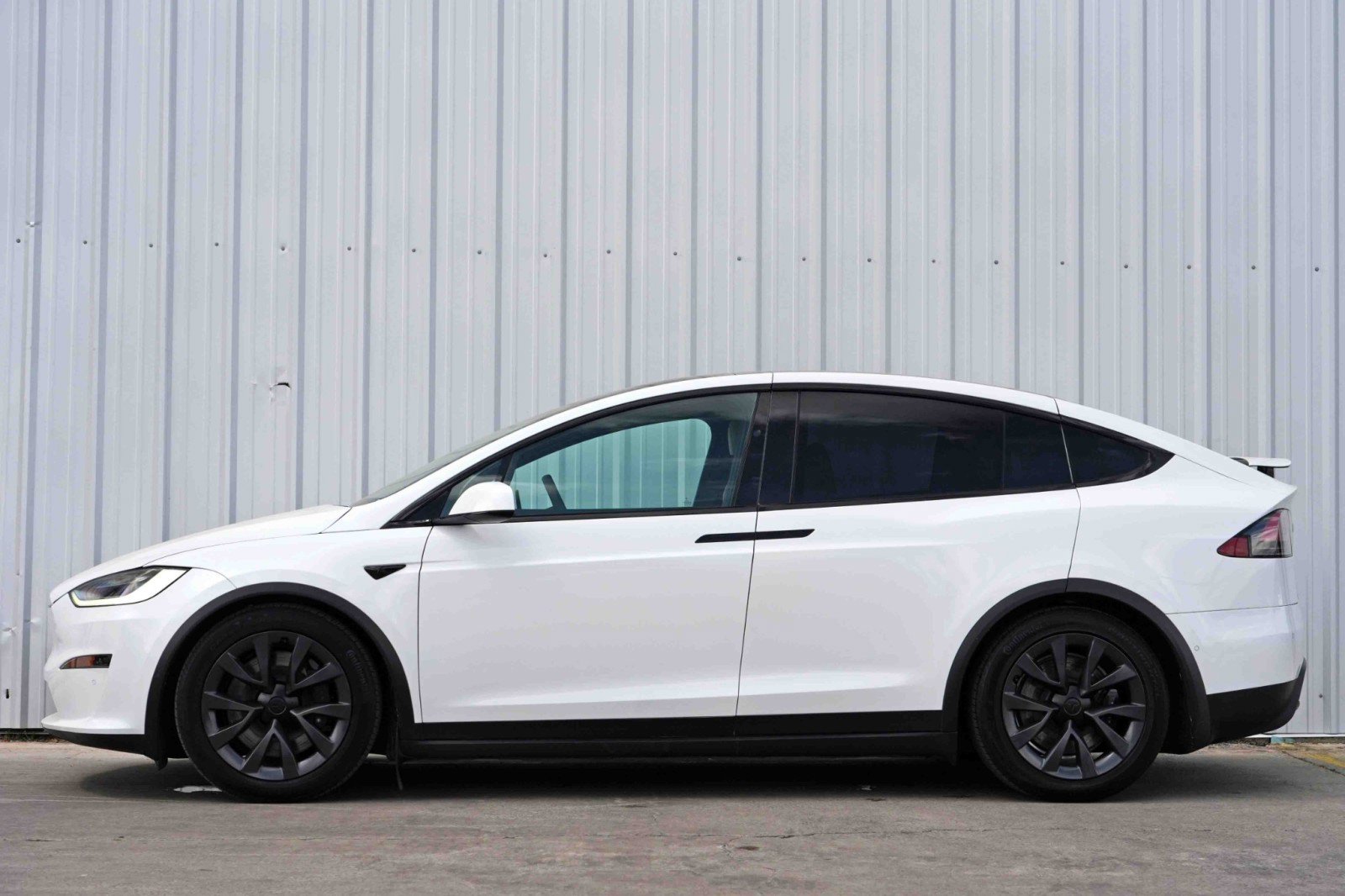 Used 2022 Tesla Model X Plaid image 9