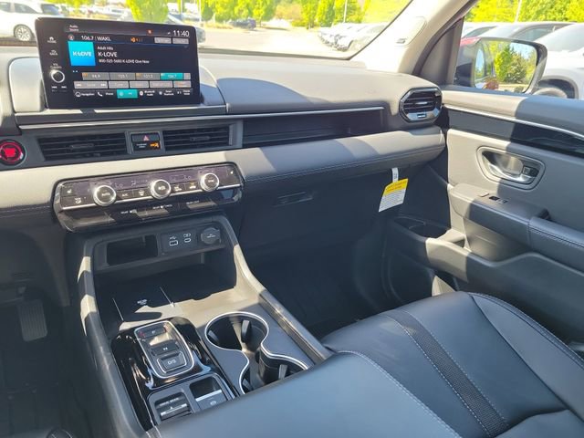 Certified 2025 Honda Pilot Touring image 12