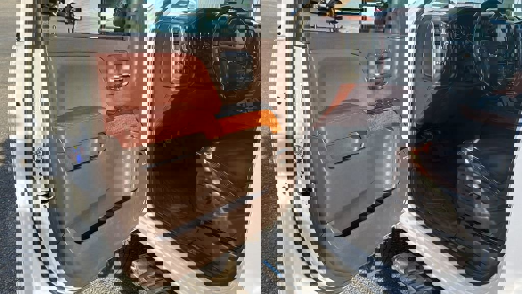 Used 2018 Chevrolet Silverado 2500 High Country w/ Duramax Plus Package image 11