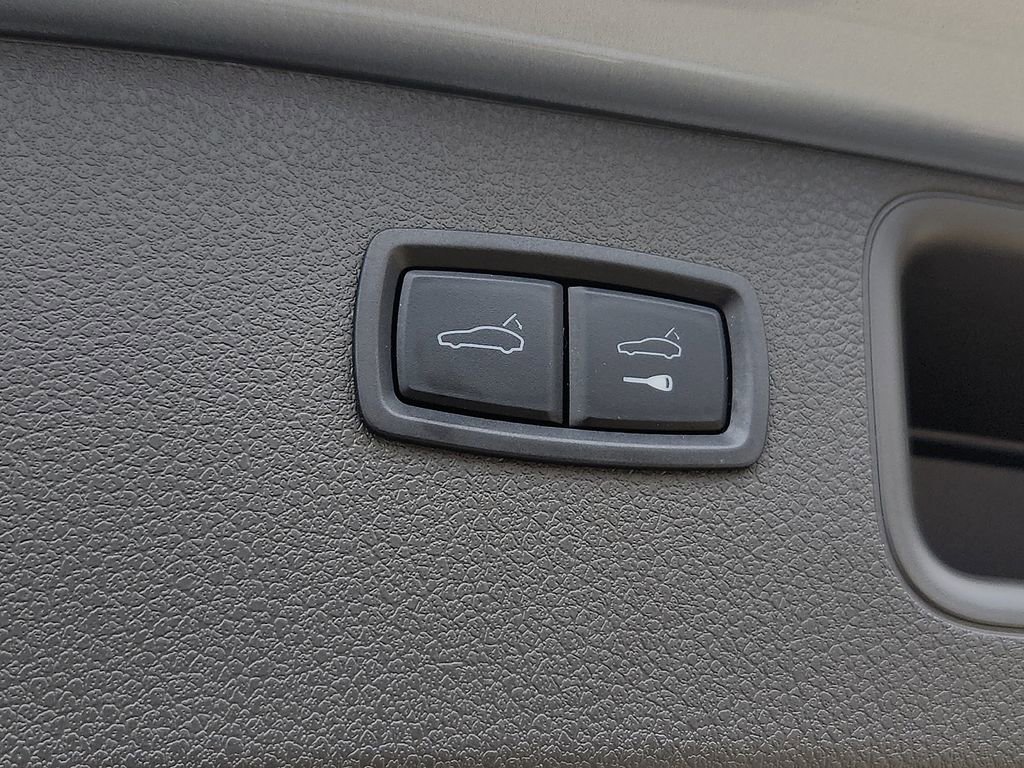 Certified 2023 Porsche Macan S image 31